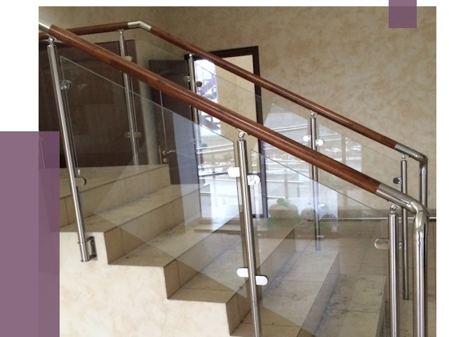 Комбинированные перила из металла и дерева в Назарове