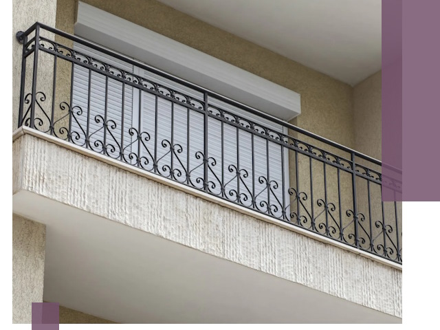 Балконные ограждения из металла и стекла в Назарове для домов