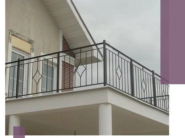 Изготовление балконных ограждений в Назарове из металла и стекла