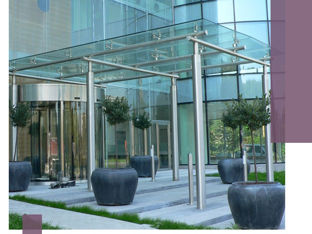 Навесы из стекла на заказ в Назарове — монтаж и установка