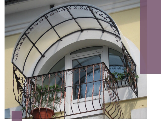 Козырьки над балконом в Назарове — изготовление и монтаж