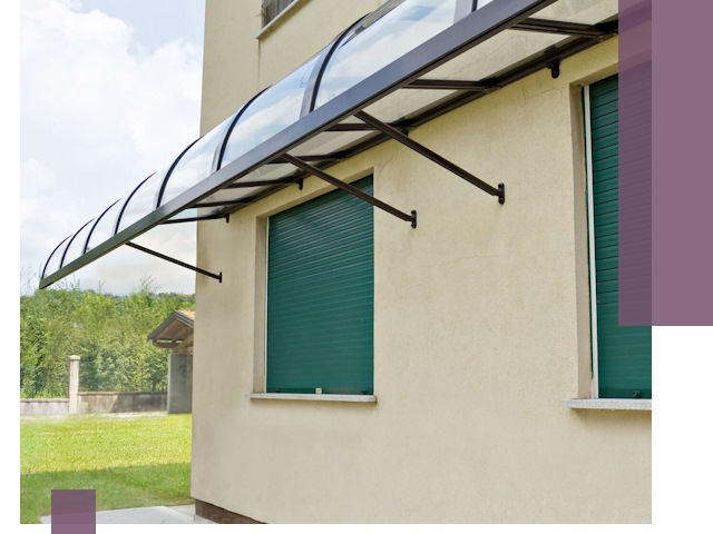 Козырьки над окнами в Назарове — изготовление и монтаж по выгоде