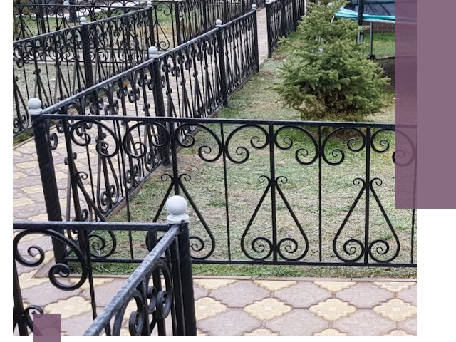 Кованые газонные ограждения под ключ в Назарове